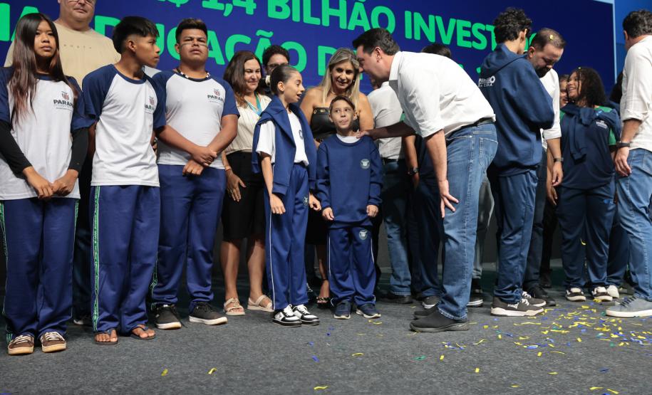 O governador Carlos Massa Ratinho Junior e o secretário de Educação, Roni Miranda, anunciam nesta quinta-feira (5) no Seminário de Diretores da rede estadual novos investimentos do programa Escola Mais Bonita, em Foz do Iguaçu.