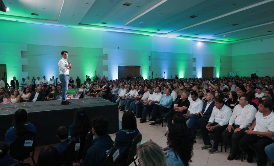 O governador Carlos Massa Ratinho Junior e o secretário de Educação, Roni Miranda, anunciam nesta quinta-feira (5) no Seminário de Diretores da rede estadual novos investimentos do programa Escola Mais Bonita, em Foz do Iguaçu.
