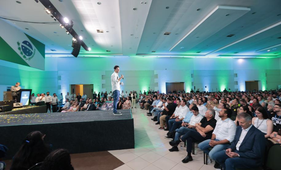 O governador Carlos Massa Ratinho Junior e o secretário de Educação, Roni Miranda, anunciam nesta quinta-feira (5) no Seminário de Diretores da rede estadual novos investimentos do programa Escola Mais Bonita, em Foz do Iguaçu.