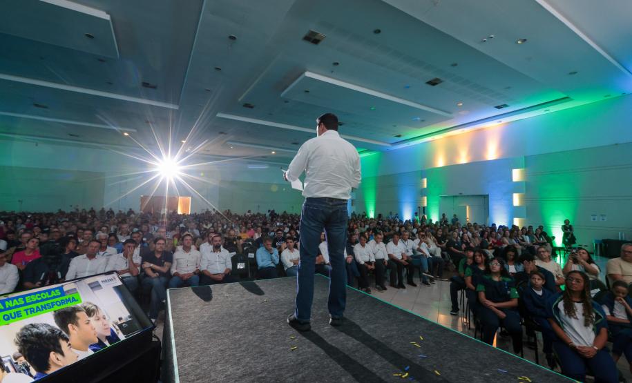 O governador Carlos Massa Ratinho Junior e o secretário de Educação, Roni Miranda, anunciam nesta quinta-feira (5) no Seminário de Diretores da rede estadual novos investimentos do programa Escola Mais Bonita, em Foz do Iguaçu.