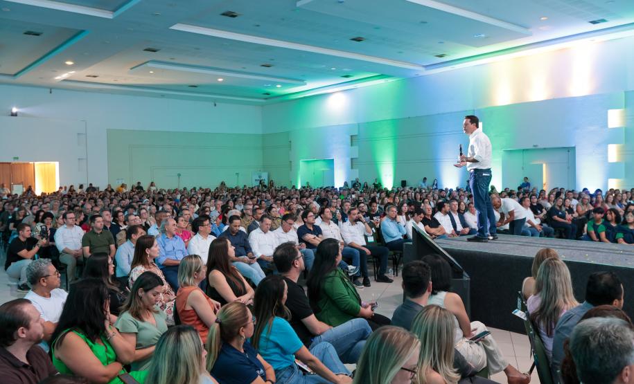 O governador Carlos Massa Ratinho Junior e o secretário de Educação, Roni Miranda, anunciam nesta quinta-feira (5) no Seminário de Diretores da rede estadual novos investimentos do programa Escola Mais Bonita, em Foz do Iguaçu.