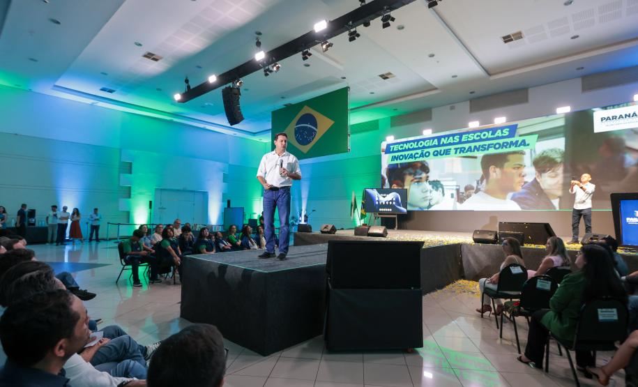 O governador Carlos Massa Ratinho Junior e o secretário de Educação, Roni Miranda, anunciam nesta quinta-feira (5) no Seminário de Diretores da rede estadual novos investimentos do programa Escola Mais Bonita, em Foz do Iguaçu.