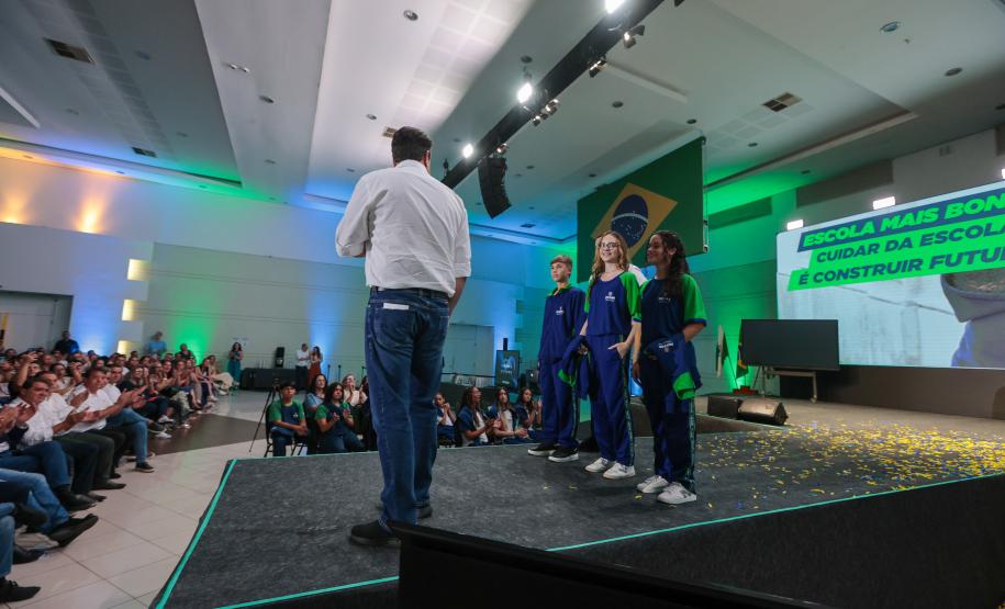 O governador Carlos Massa Ratinho Junior e o secretário de Educação, Roni Miranda, anunciam nesta quinta-feira (5) no Seminário de Diretores da rede estadual novos investimentos do programa Escola Mais Bonita, em Foz do Iguaçu.