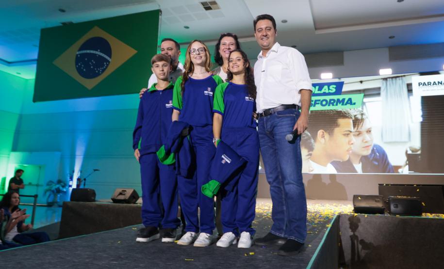 O governador Carlos Massa Ratinho Junior e o secretário de Educação, Roni Miranda, anunciam nesta quinta-feira (5) no Seminário de Diretores da rede estadual novos investimentos do programa Escola Mais Bonita, em Foz do Iguaçu.