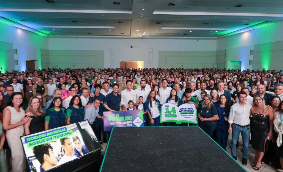 O governador Carlos Massa Ratinho Junior e o secretário de Educação, Roni Miranda, anunciam nesta quinta-feira (5) no Seminário de Diretores da rede estadual novos investimentos do programa Escola Mais Bonita, em Foz do Iguaçu.