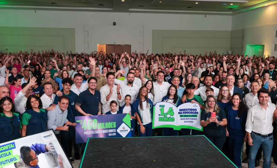 O governador Carlos Massa Ratinho Junior e o secretário de Educação, Roni Miranda, anunciam nesta quinta-feira (5) no Seminário de Diretores da rede estadual novos investimentos do programa Escola Mais Bonita, em Foz do Iguaçu.