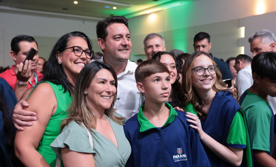 O governador Carlos Massa Ratinho Junior e o secretário de Educação, Roni Miranda, anunciam nesta quinta-feira (5) no Seminário de Diretores da rede estadual novos investimentos do programa Escola Mais Bonita, em Foz do Iguaçu.