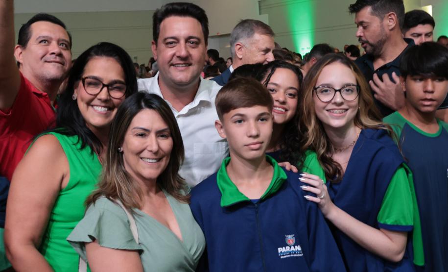 O governador Carlos Massa Ratinho Junior e o secretário de Educação, Roni Miranda, anunciam nesta quinta-feira (5) no Seminário de Diretores da rede estadual novos investimentos do programa Escola Mais Bonita, em Foz do Iguaçu.