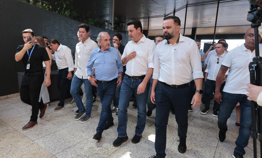 O governador Carlos Massa Ratinho Junior e o secretário de Educação, Roni Miranda, anunciam nesta quinta-feira (5) no Seminário de Diretores da rede estadual novos investimentos do programa Escola Mais Bonita, em Foz do Iguaçu.