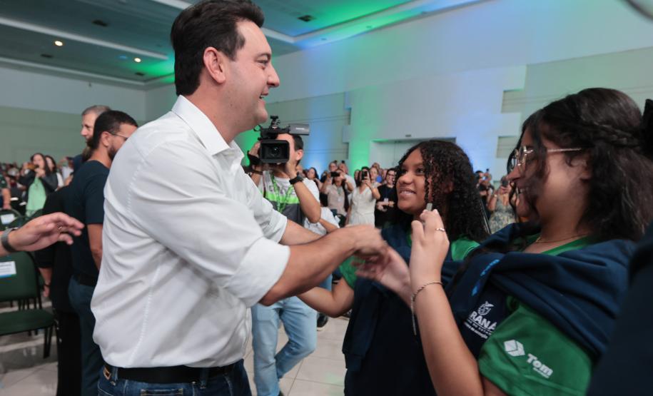 O governador Carlos Massa Ratinho Junior e o secretário de Educação, Roni Miranda, anunciam nesta quinta-feira (5) no Seminário de Diretores da rede estadual novos investimentos do programa Escola Mais Bonita, em Foz do Iguaçu.