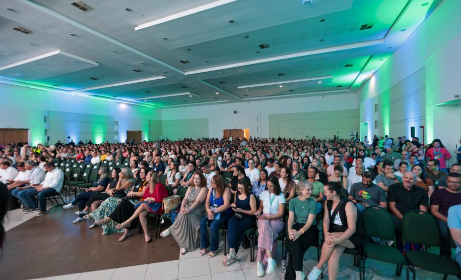 O governador Carlos Massa Ratinho Junior e o secretário de Educação, Roni Miranda, anunciam nesta quinta-feira (5) no Seminário de Diretores da rede estadual novos investimentos do programa Escola Mais Bonita, em Foz do Iguaçu.