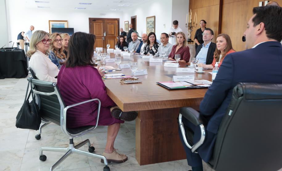O governador Carlos Massa Ratinho Junior recebe nesta segunda-feira (23) representantes do Grupo Mulheres do Brasil.