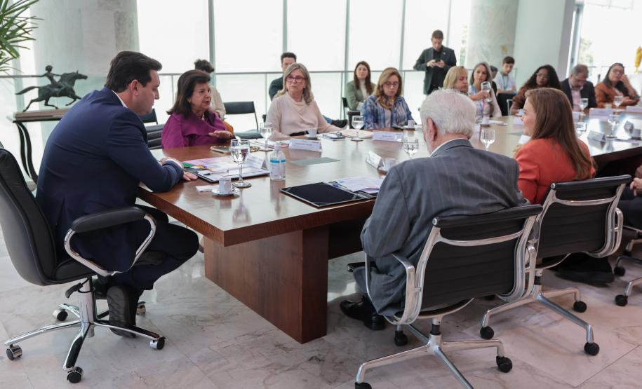 O governador Carlos Massa Ratinho Junior recebe nesta segunda-feira (23) representantes do Grupo Mulheres do Brasil.