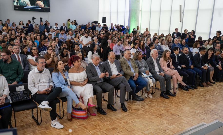 Paraná lança Cadastro do Cuidador e reforça cooperação em políticas para pessoa idosa