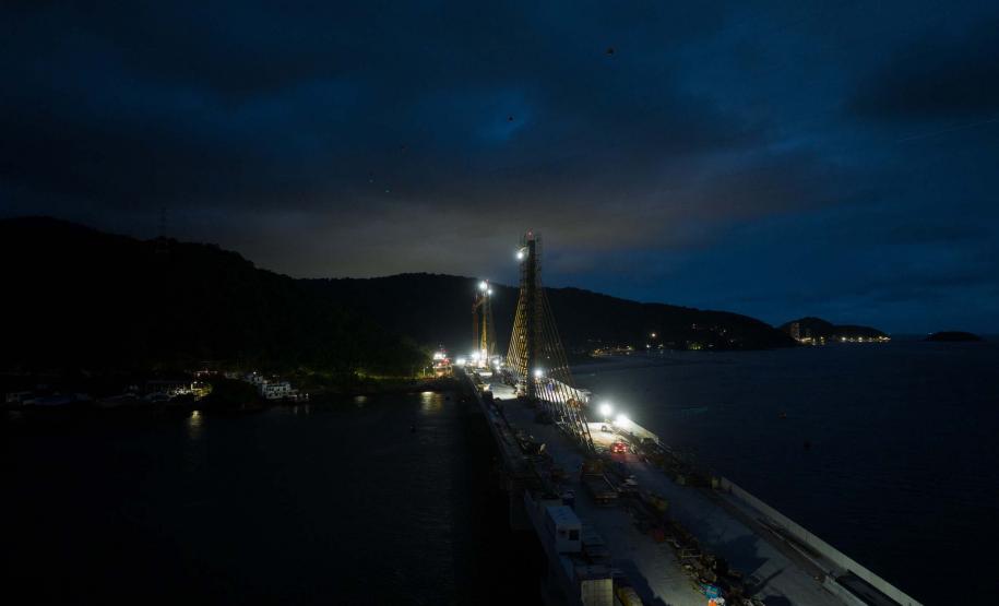 Em reta final, obras da Ponte de Guaratuba seguem inclusive no turno da noite