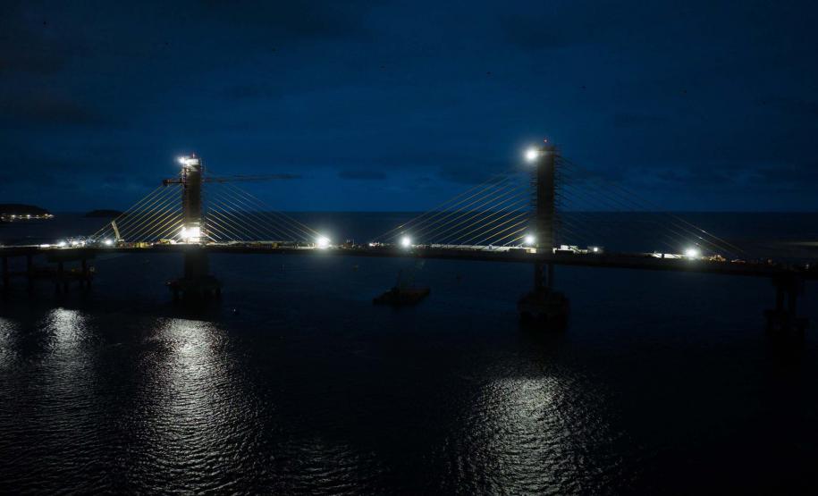 Em reta final, obras da Ponte de Guaratuba seguem inclusive no turno da noite