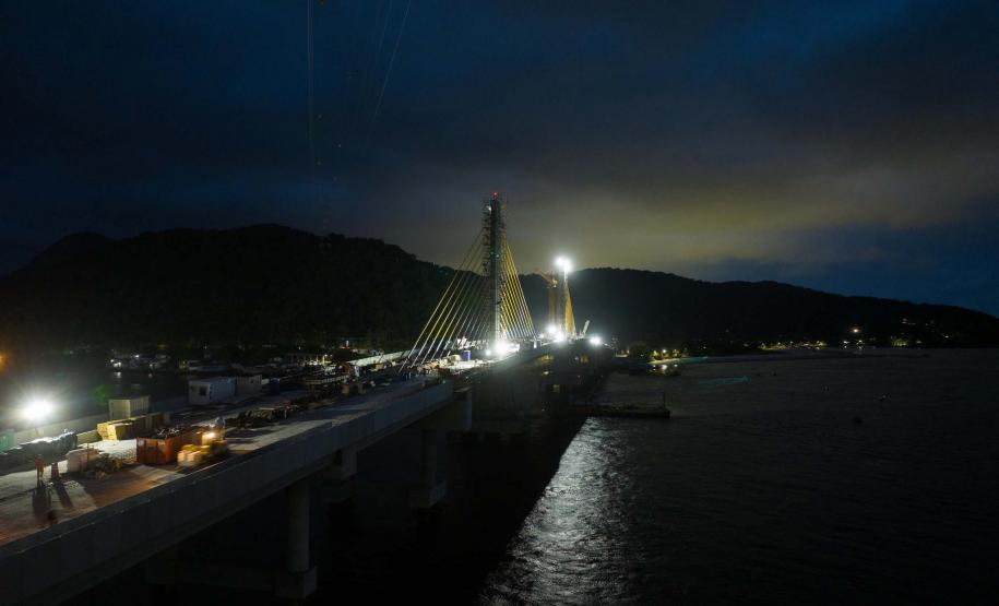 Em reta final, obras da Ponte de Guaratuba seguem inclusive no turno da noite