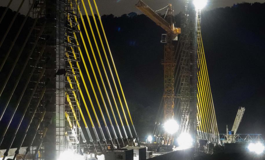 Em reta final, obras da Ponte de Guaratuba seguem inclusive no turno da noite