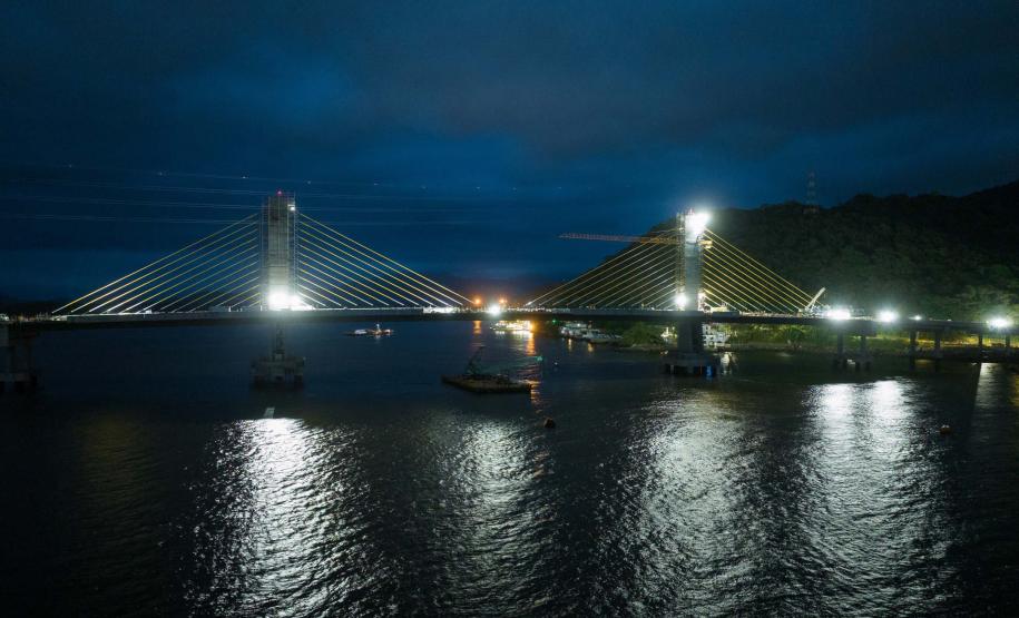 Em reta final, obras da Ponte de Guaratuba seguem inclusive no turno da noite