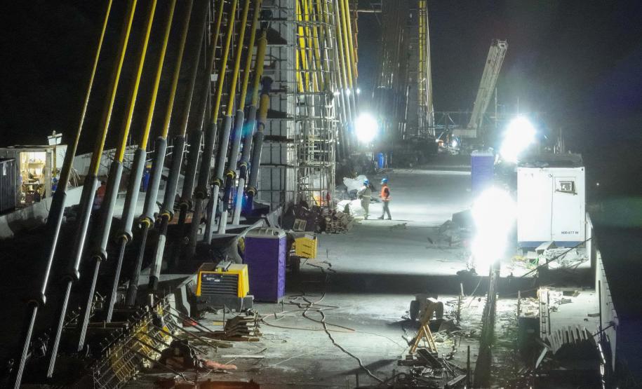 Em reta final, obras da Ponte de Guaratuba seguem inclusive no turno da noite