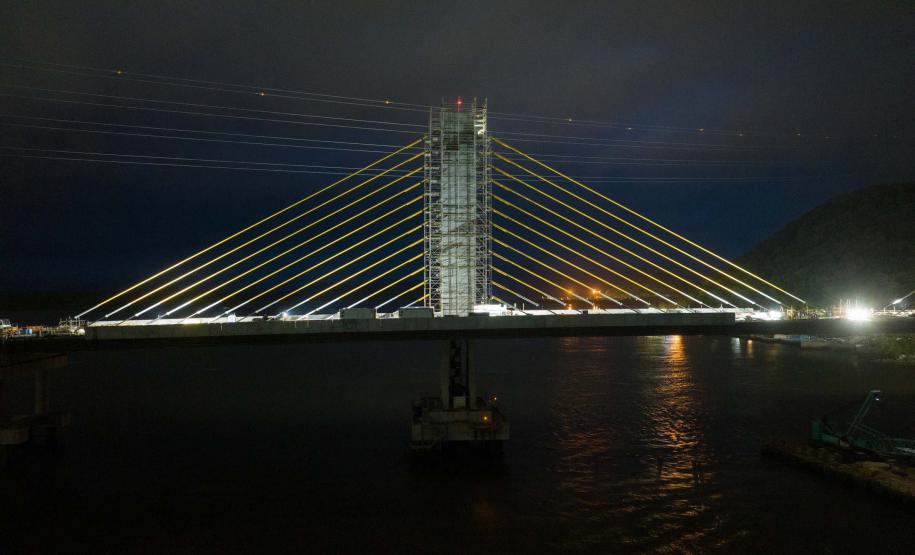 Em reta final, obras da Ponte de Guaratuba seguem inclusive no turno da noite