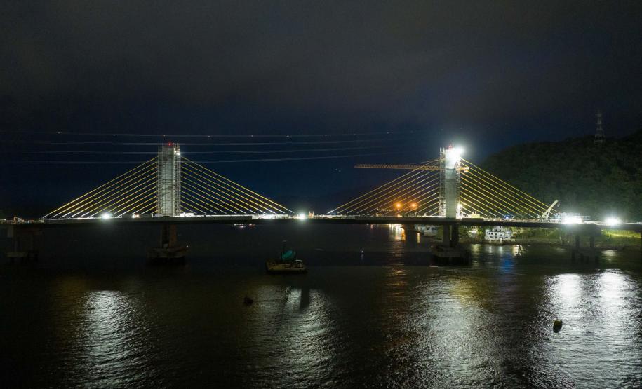 Em reta final, obras da Ponte de Guaratuba seguem inclusive no turno da noite