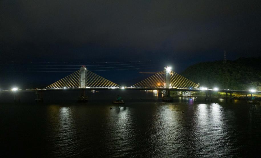Em reta final, obras da Ponte de Guaratuba seguem inclusive no turno da noite