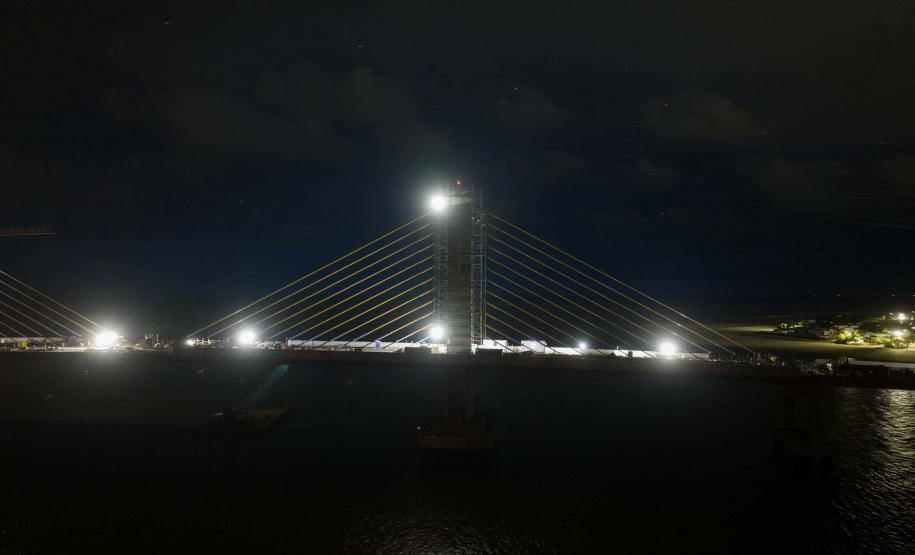 Em reta final, obras da Ponte de Guaratuba seguem inclusive no turno da noite