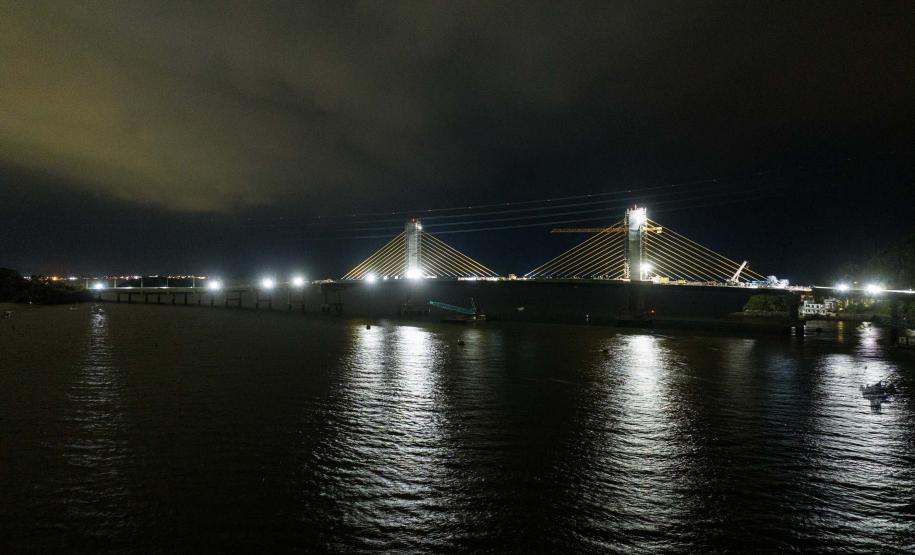 Em reta final, obras da Ponte de Guaratuba seguem inclusive no turno da noite