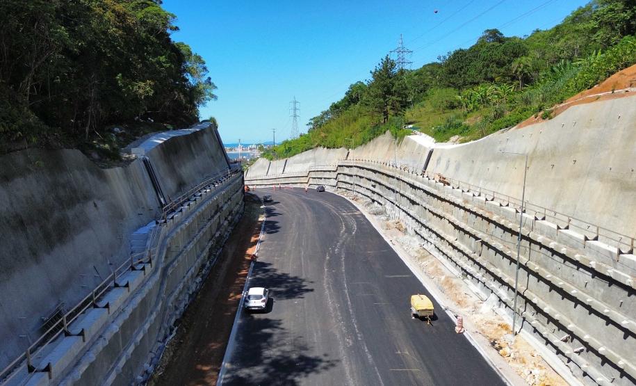 Ponte de Guaratuba inicia revestimento em concreto asfáltico dos acessos