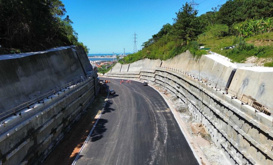Ponte de Guaratuba inicia revestimento em concreto asfáltico dos acessos