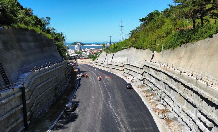 Ponte de Guaratuba inicia revestimento em concreto asfáltico dos acessos