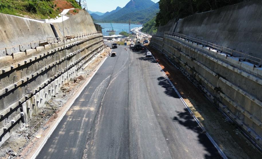 Ponte de Guaratuba inicia revestimento em concreto asfáltico dos acessos
