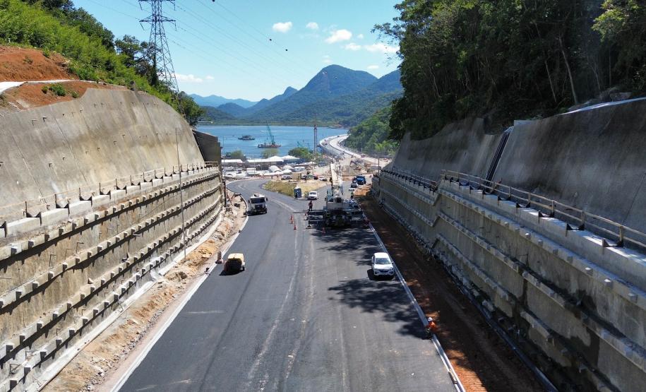 Ponte de Guaratuba inicia revestimento em concreto asfáltico dos acessos