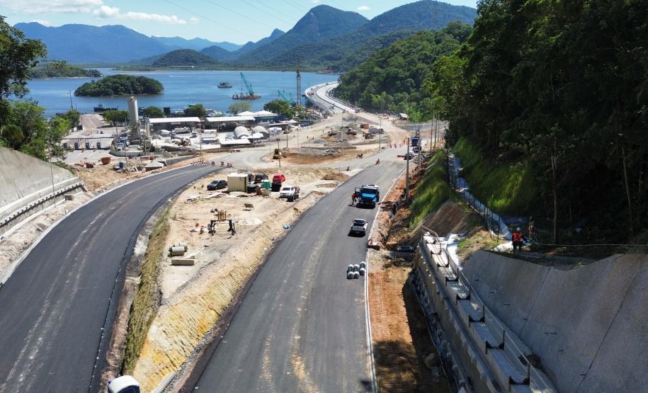 Ponte de Guaratuba inicia revestimento em concreto asfáltico dos acessos