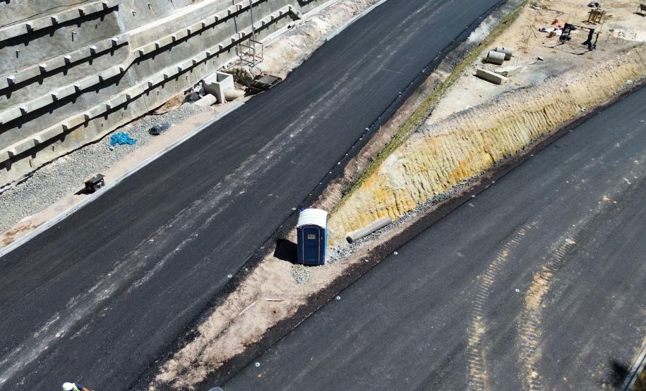 Ponte de Guaratuba inicia revestimento em concreto asfáltico dos acessos
