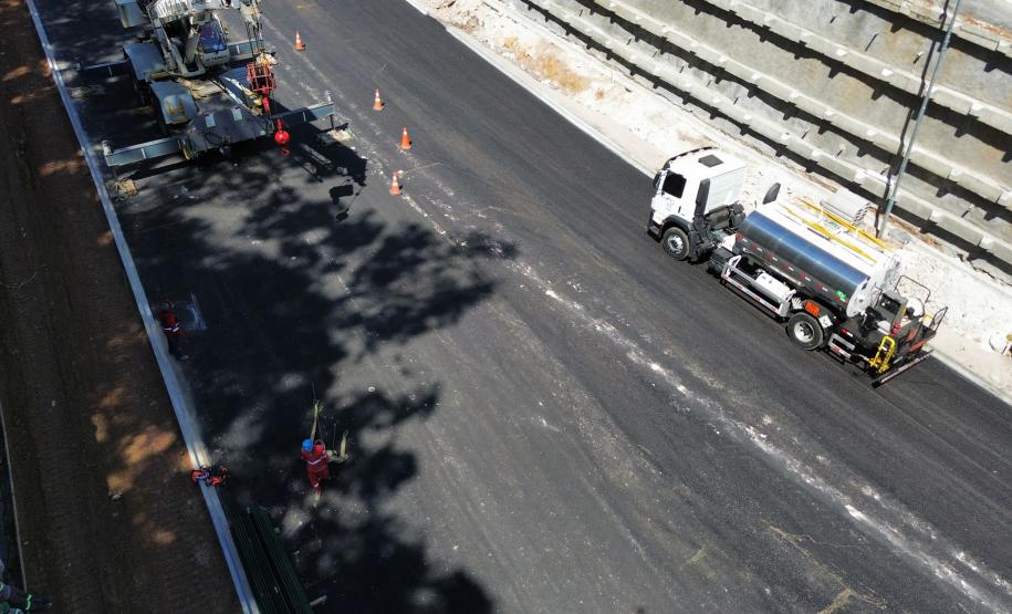 Ponte de Guaratuba inicia revestimento em concreto asfáltico dos acessos