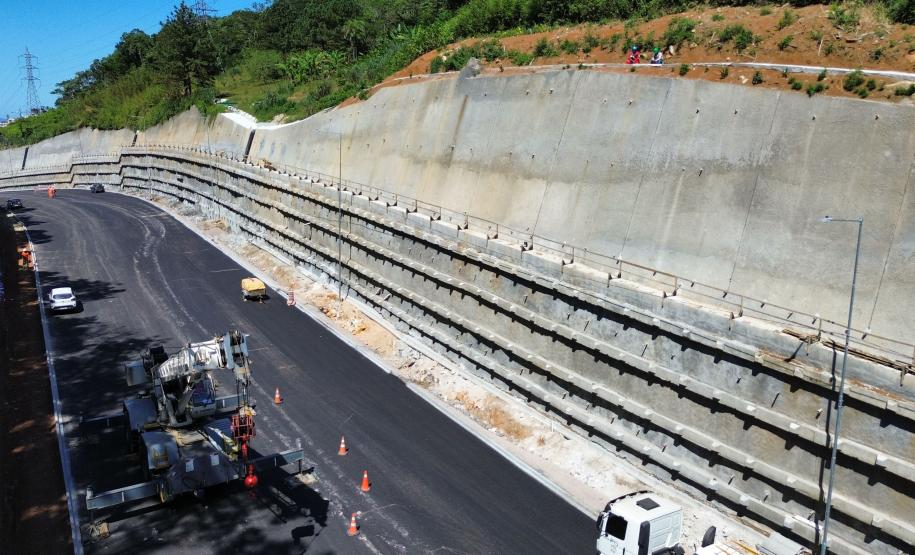 Ponte de Guaratuba inicia revestimento em concreto asfáltico dos acessos