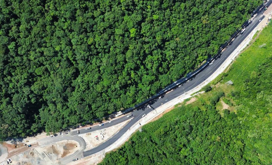 Ponte de Guaratuba inicia revestimento em concreto asfáltico dos acessos