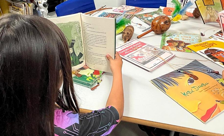 Rede estadual amplia acervo com literatura indígena para 3,6 mil estudantes no Paraná. Foto: Fundepar