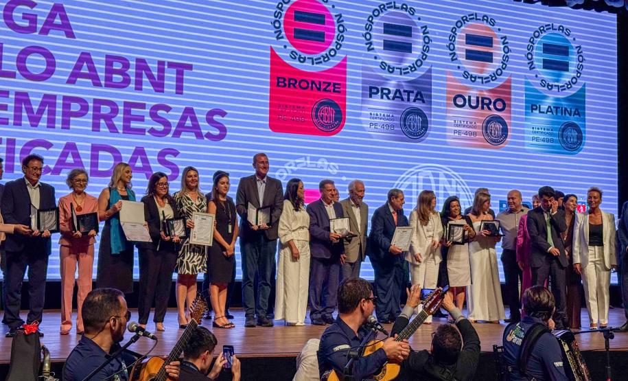 Casa Civil é 1º órgão do Estado a receber o selo “Nós Por Elas” de enfrentamento à violência contra mulher