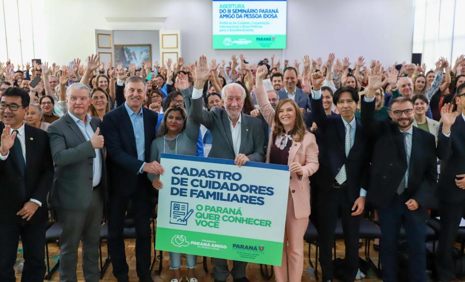 Paraná lança Cadastro do Cuidador e reforça cooperação em políticas para pessoa idosa