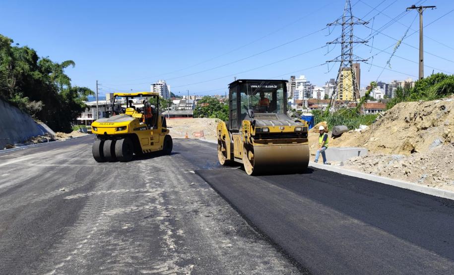 Ponte de Guaratuba inicia revestimento em concreto asfáltico dos acessos