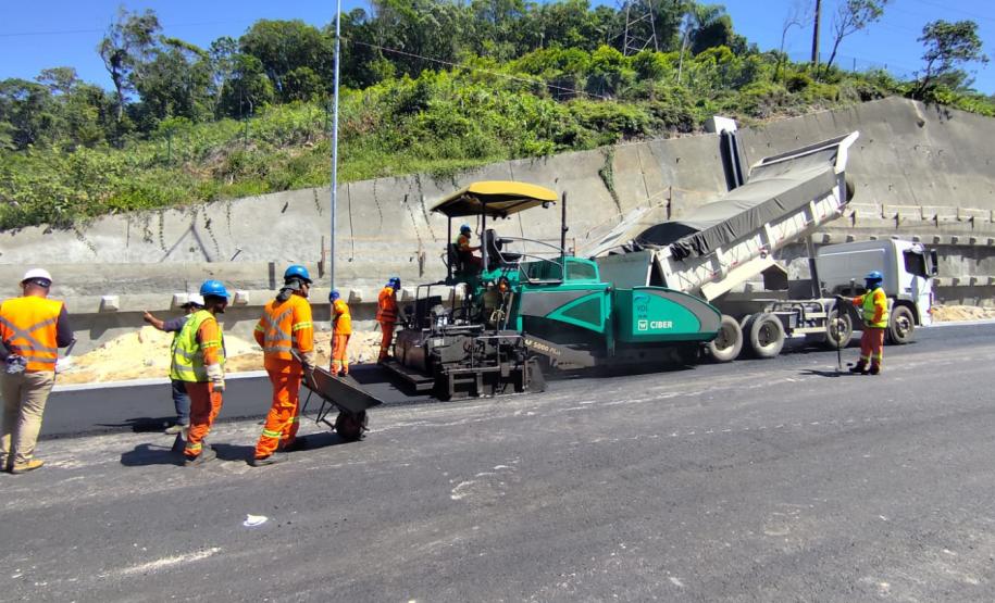 Ponte de Guaratuba inicia revestimento em concreto asfáltico dos acessos