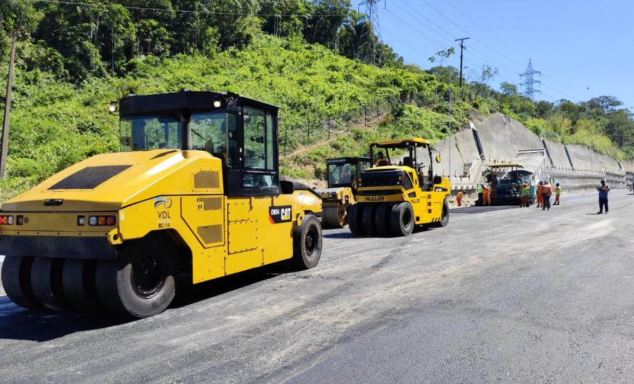 Ponte de Guaratuba inicia revestimento em concreto asfáltico dos acessos