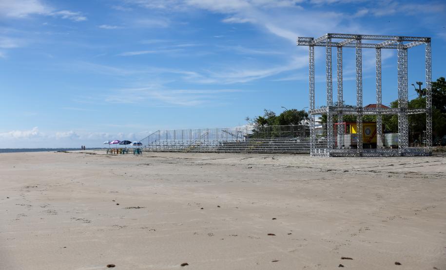 Estrtuturas sendo montada para a inauguracao nesta sexta-feira (1) da Ponte de Guaratuba
