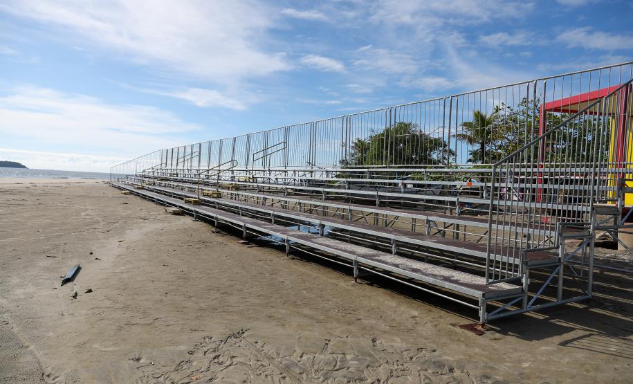 Estrtuturas sendo montada para a inauguracao nesta sexta-feira (1) da Ponte de Guaratuba
