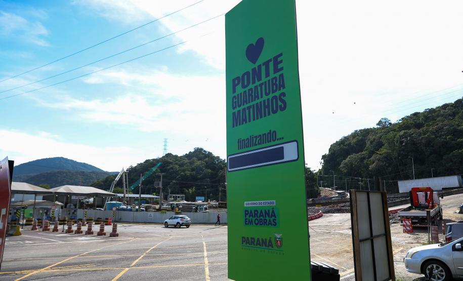 Estrtuturas sendo montada para a inauguracao nesta sexta-feira (1) da Ponte de Guaratuba