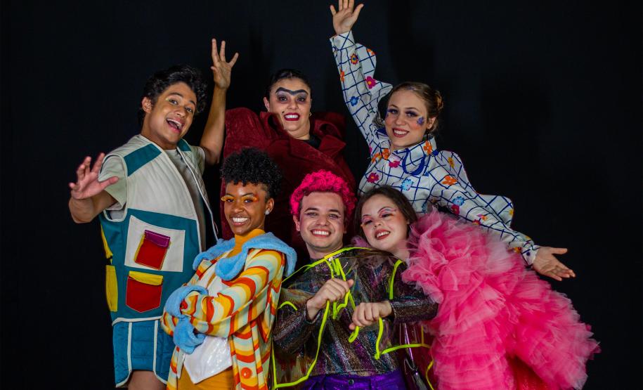 Programação cultural tem Mozart e caça às artes no MON, Débora Colker e Festa Literária