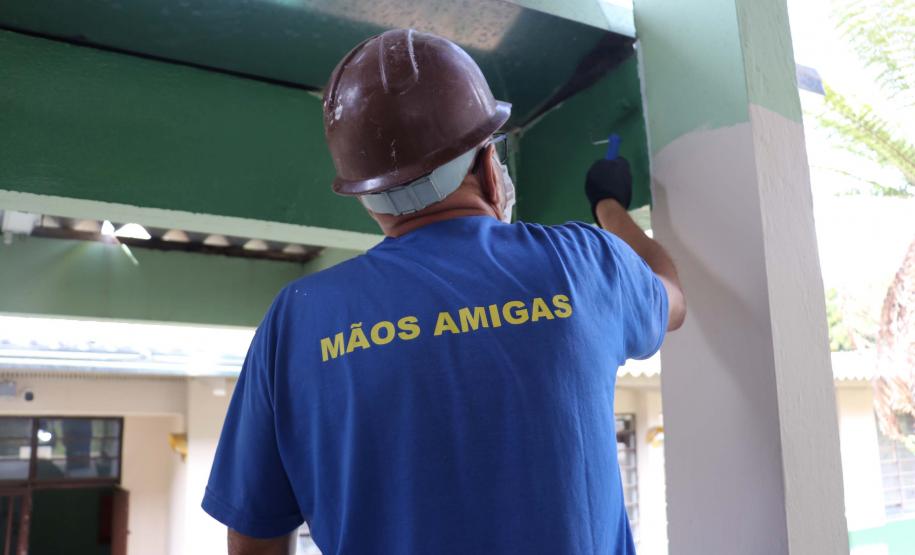 Estado amplia alcance do Mãos Amigas com entrega de 18 vans para manutenção de escolas